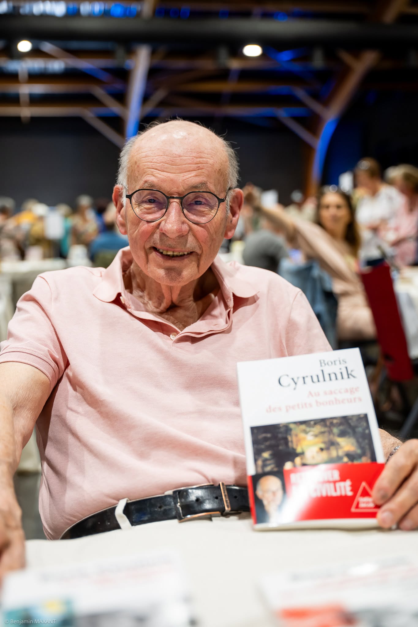 Livres et romans graphiques exposés lors du Salon du Livre de Digne-les-Bains 2026.
