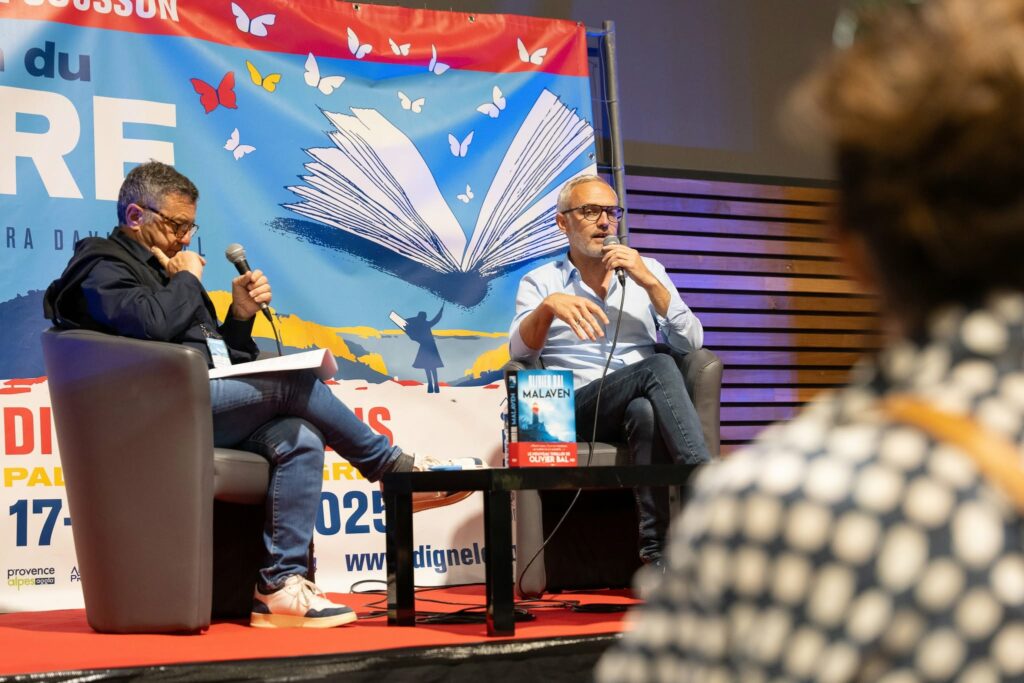 Ambiance générale du Salon du Livre de Digne-les-Bains 2025 au Palais des Congrès