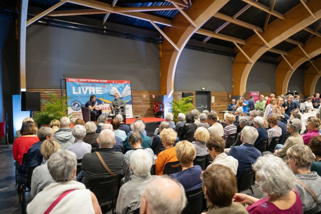 Plusieurs conférences données par chacun des auteur et autrices tout au long du salon du livre