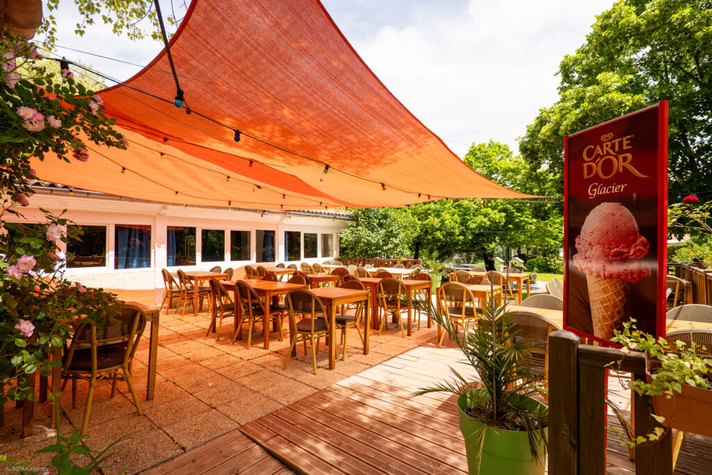 shooting photo camping 1 terrasse restaurant vue gauche