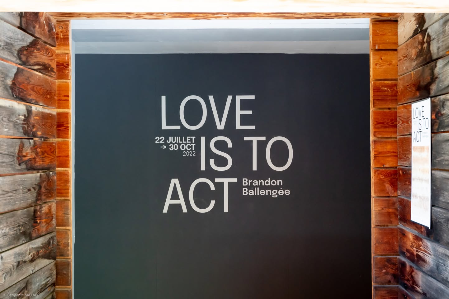 Affiche de l'exposition Love Is To Act de Brandon Ballengée au CAIRN Centre d'art de Digne-les-Bains