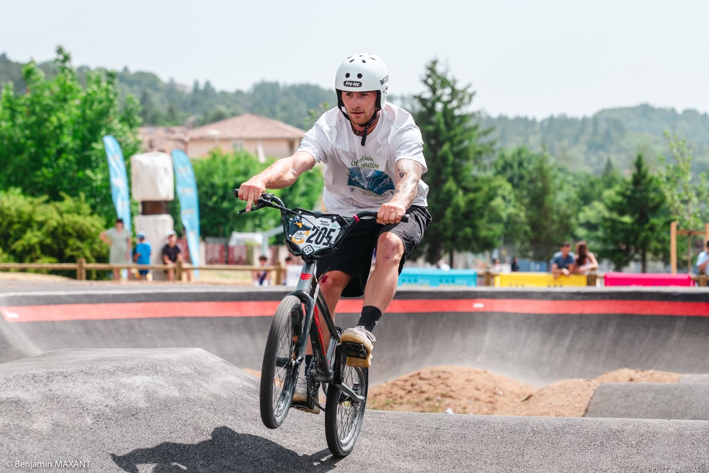 VTTiste en action sur le nouveau pump track de Digne-les-Bains