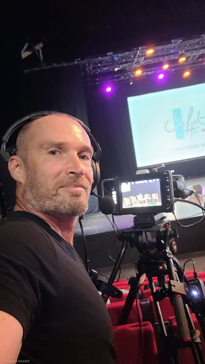 Poste caméra et régie vidéo pendant la diffusion en direct du colloque CNFPT