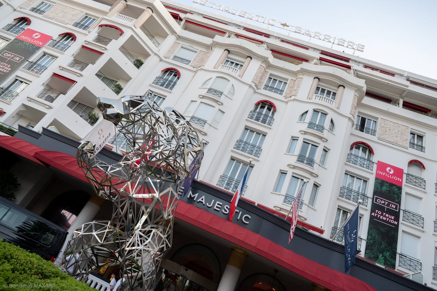 Façade de l'Hôtel Barrière Le Majestic Cannes lors d'un séminaire d'entreprise