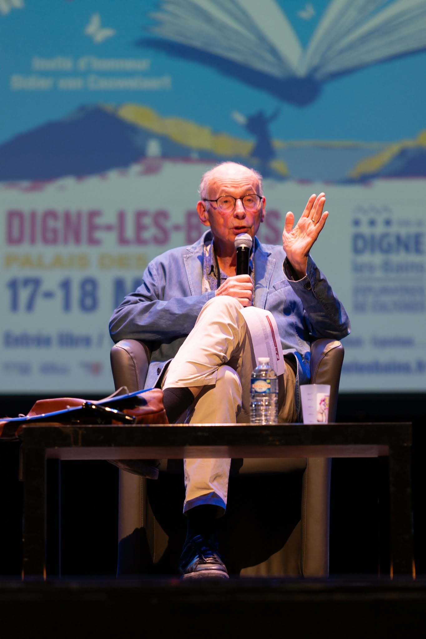 Public nombreux au Salon du Livre de Digne-les-Bains 2025, au Palais des Congrès.